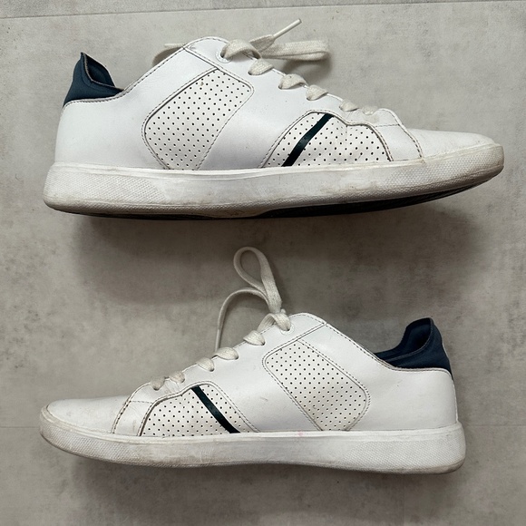 Men's Lacoste Novas Ct 118 tennis shoe size US 10 White w/ green stripe & tongue - Picture 2 of 10